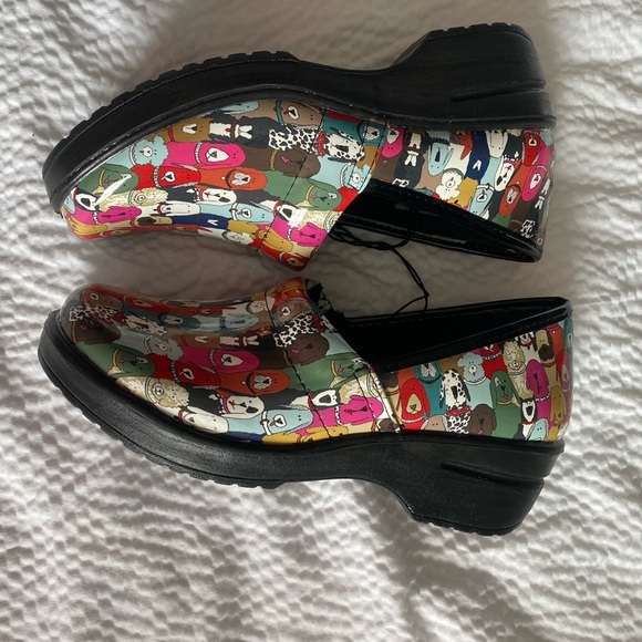 EASY STREETslip resistant/non marking sole!CUTE4 all,helpful when on ur ft a lot - Picture 3 of 10